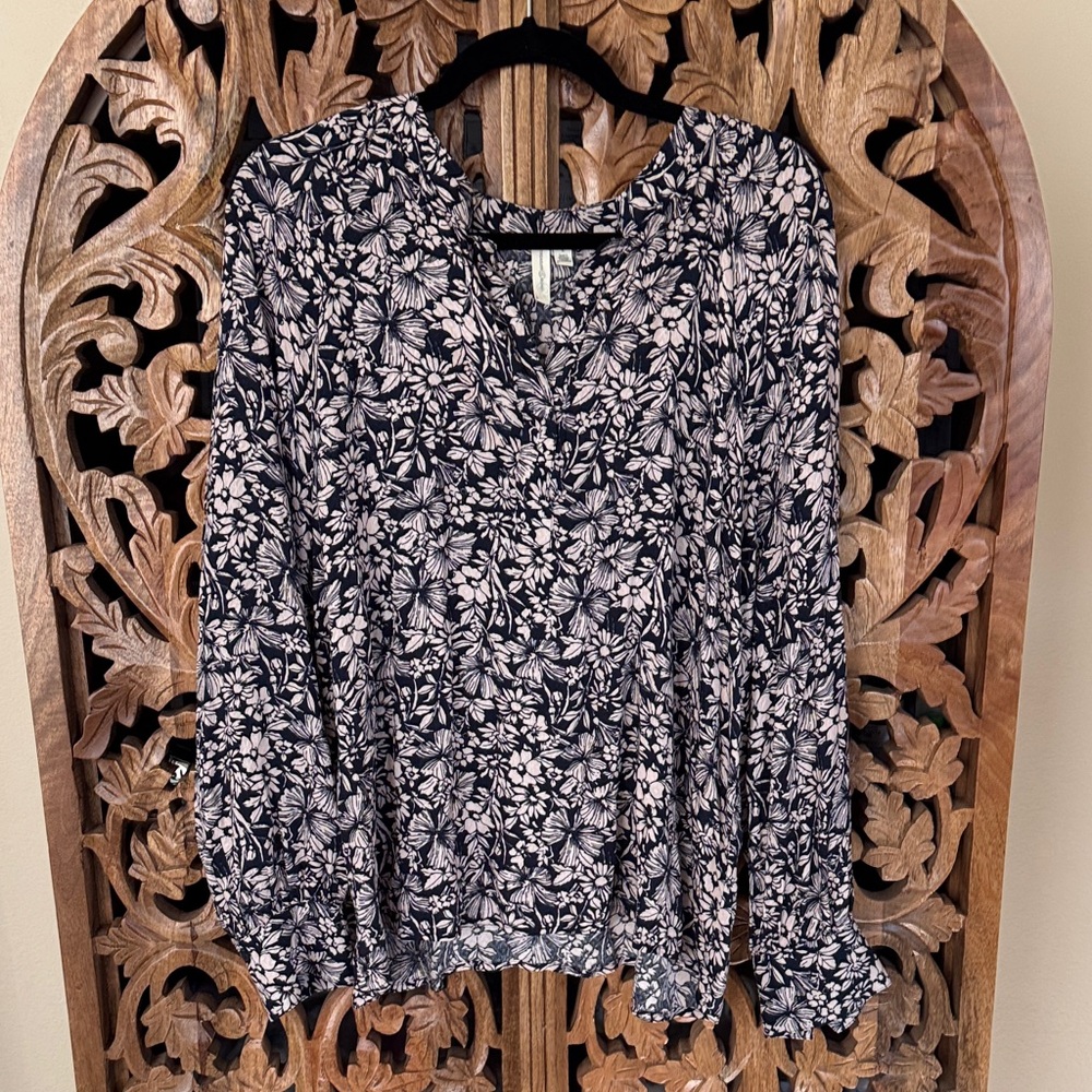 Treasure & Bond Black and White Floral Blouse